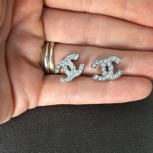 💯 Authentic CHANEL earrings